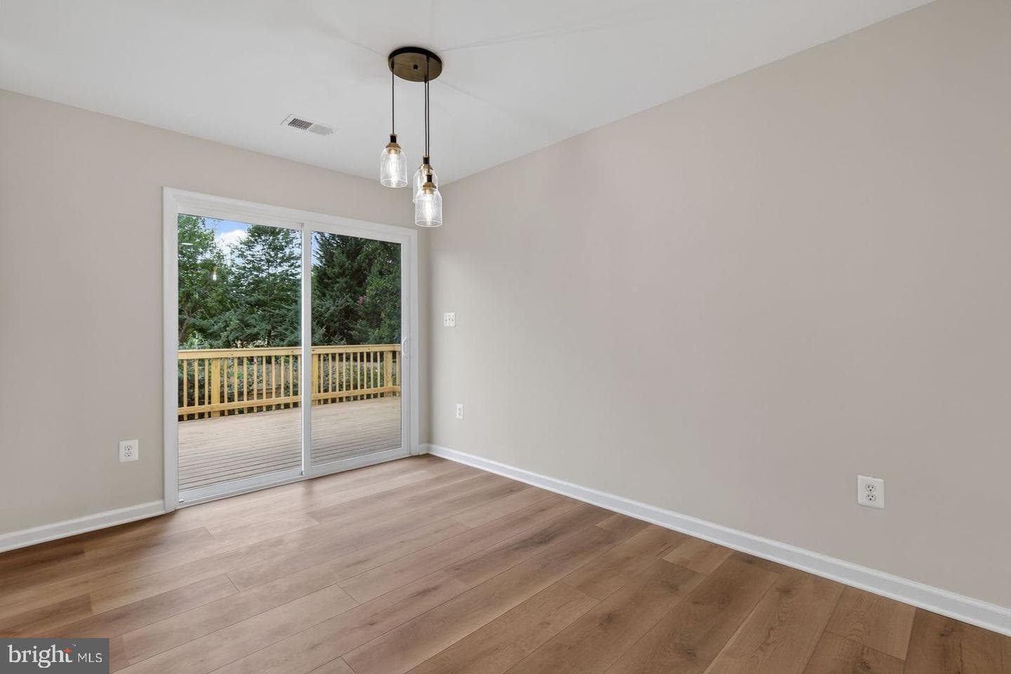 9927 Portsmouth Road photo 12