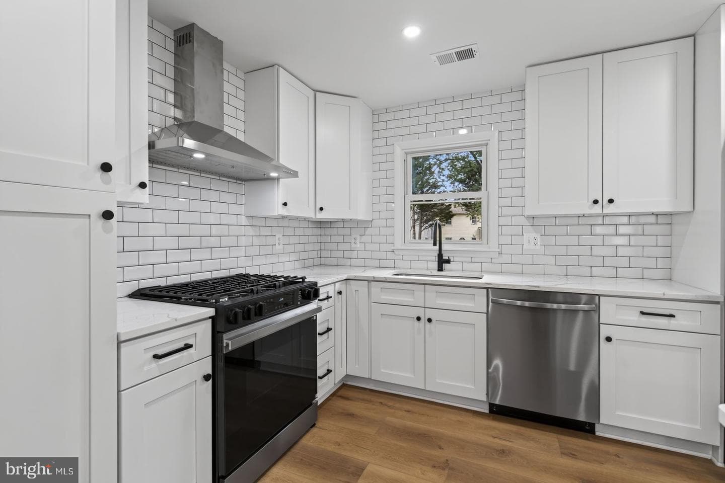 9927 Portsmouth Road photo 17