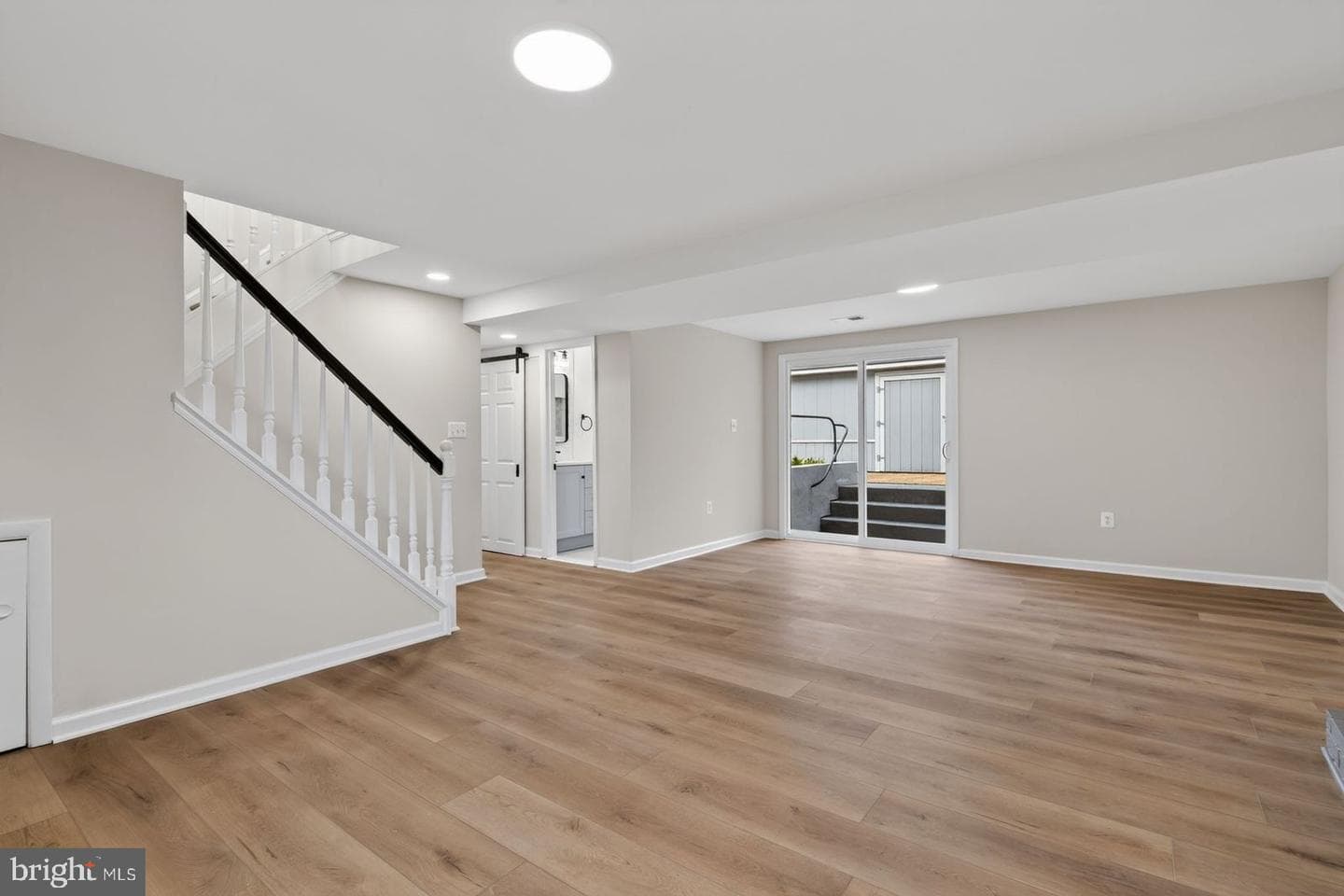 9927 Portsmouth Road photo 31