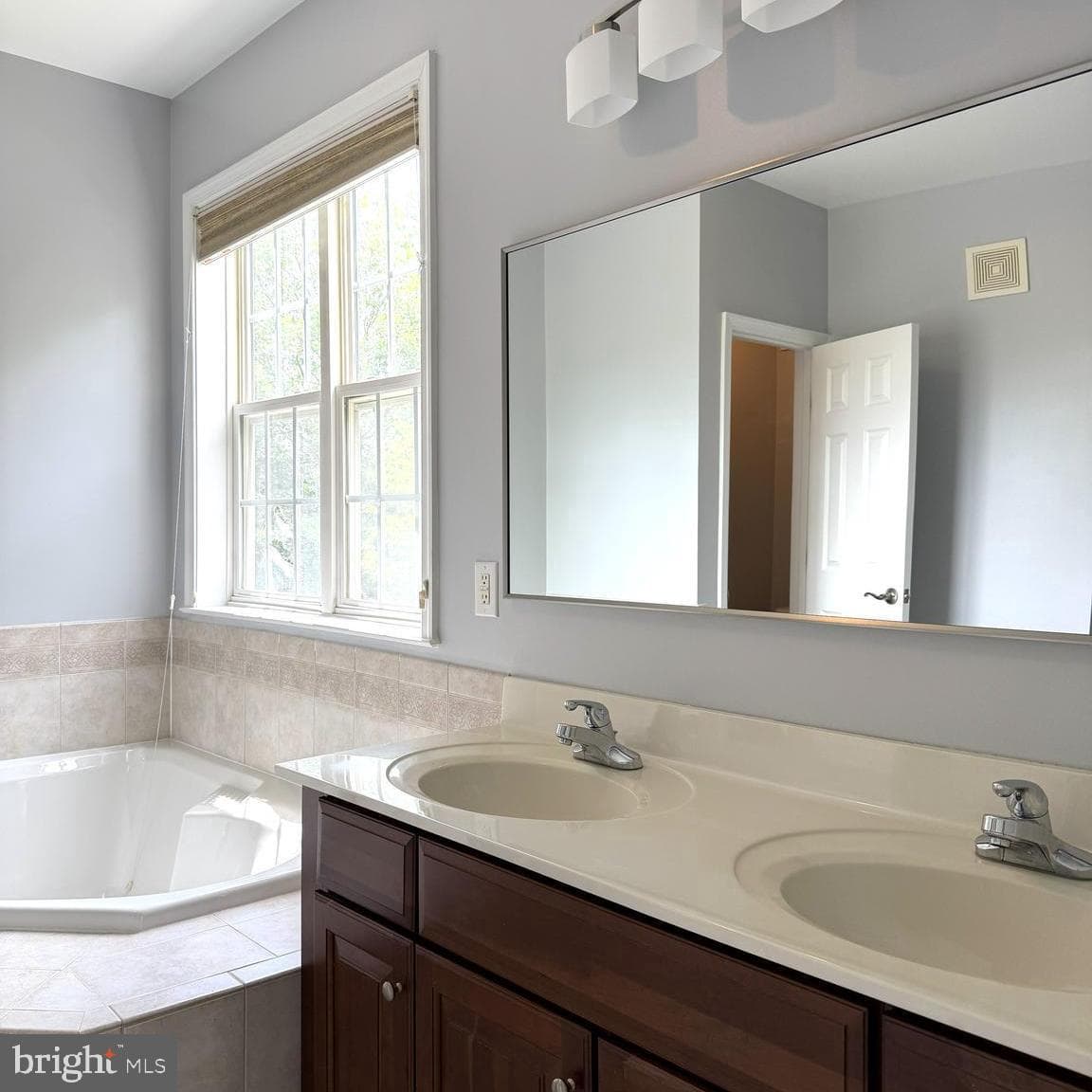 6765 Hampton Bay Lane photo 20
