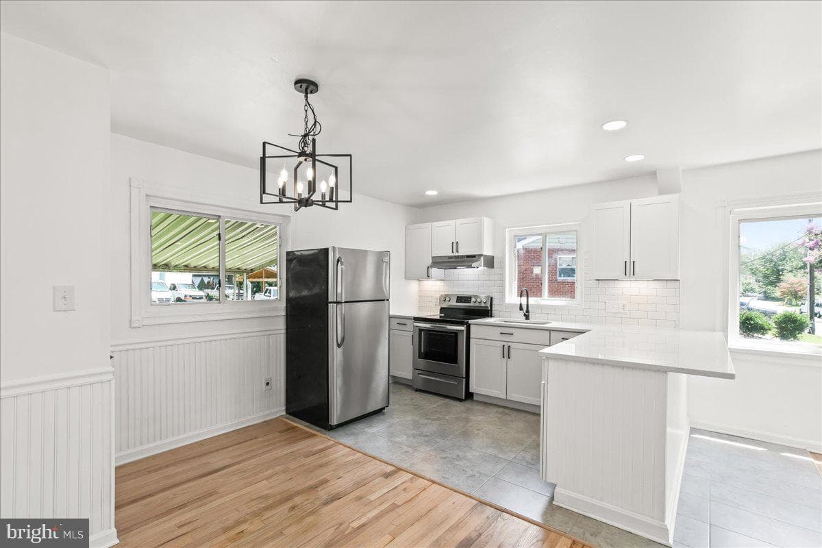 15913 Crest Drive photo 4