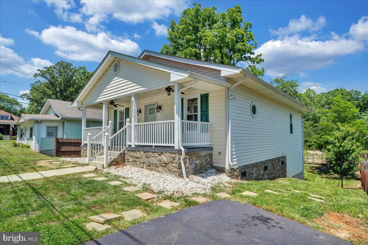 4711 Surrey Avenue NW, Roanoke