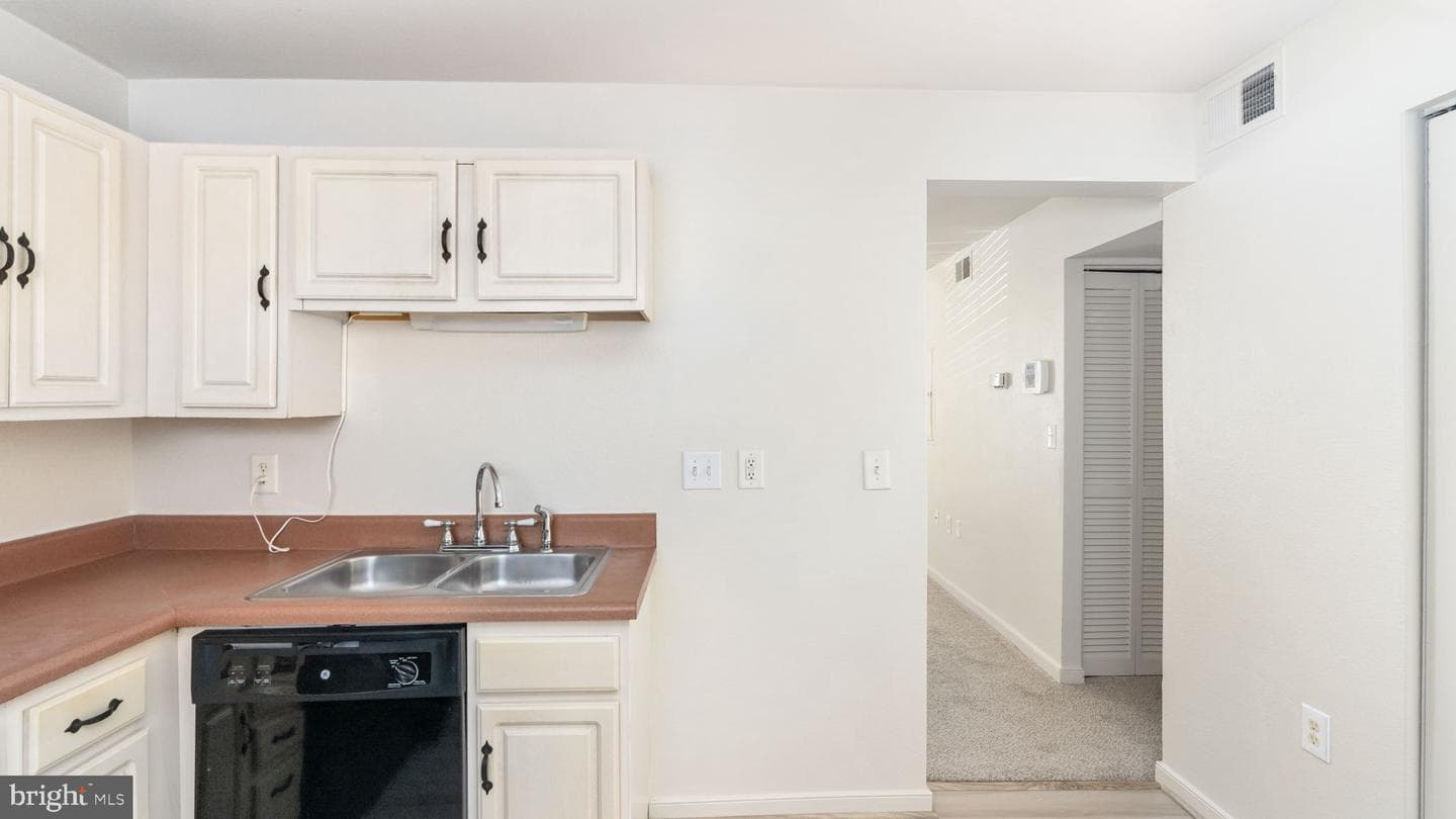 3522 E Richmond Road #106 photo 11