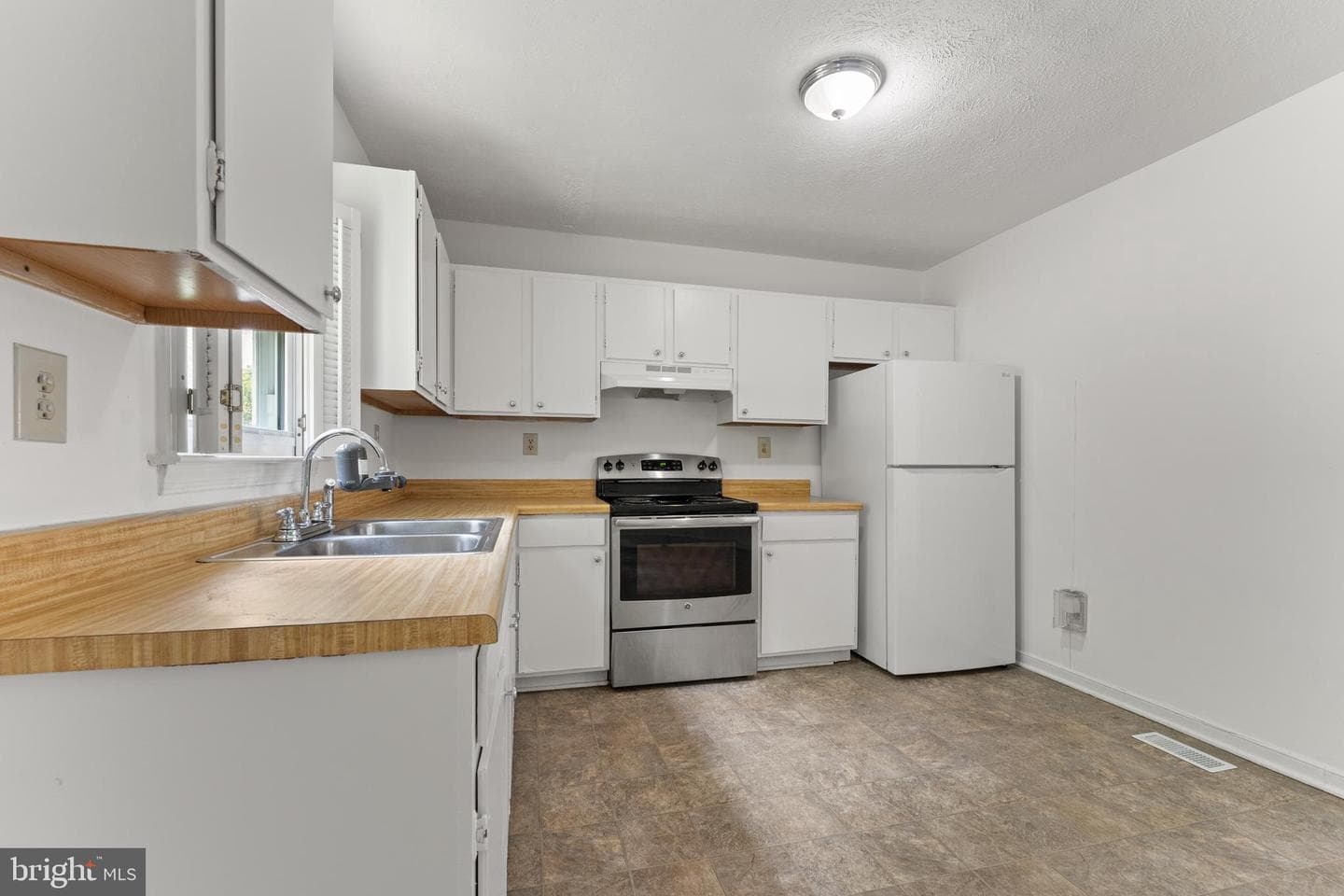 4602 H Whiting Circle photo 11