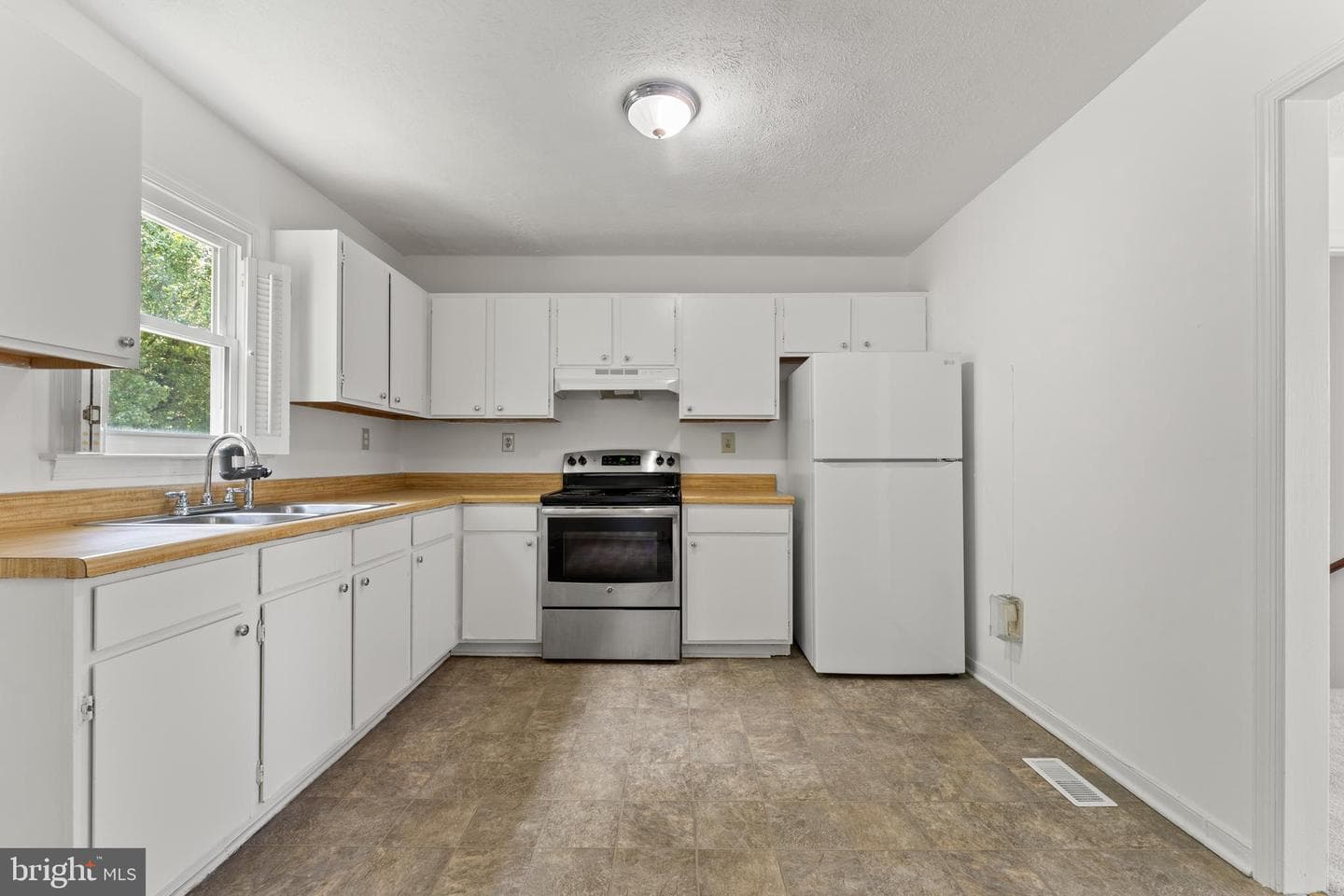4602 H Whiting Circle photo 12