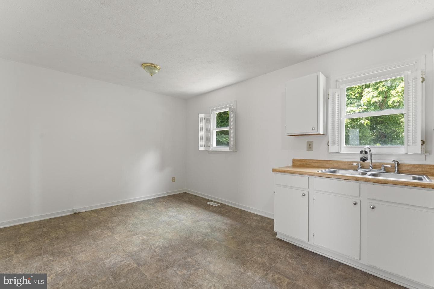 4602 H Whiting Circle photo 14