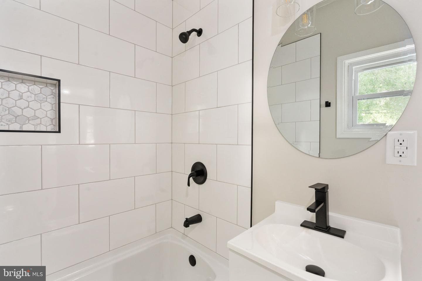 238 E 36th Street photo 19