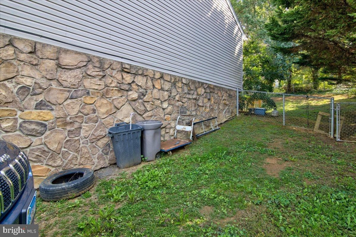 344 Elm Street photo 24