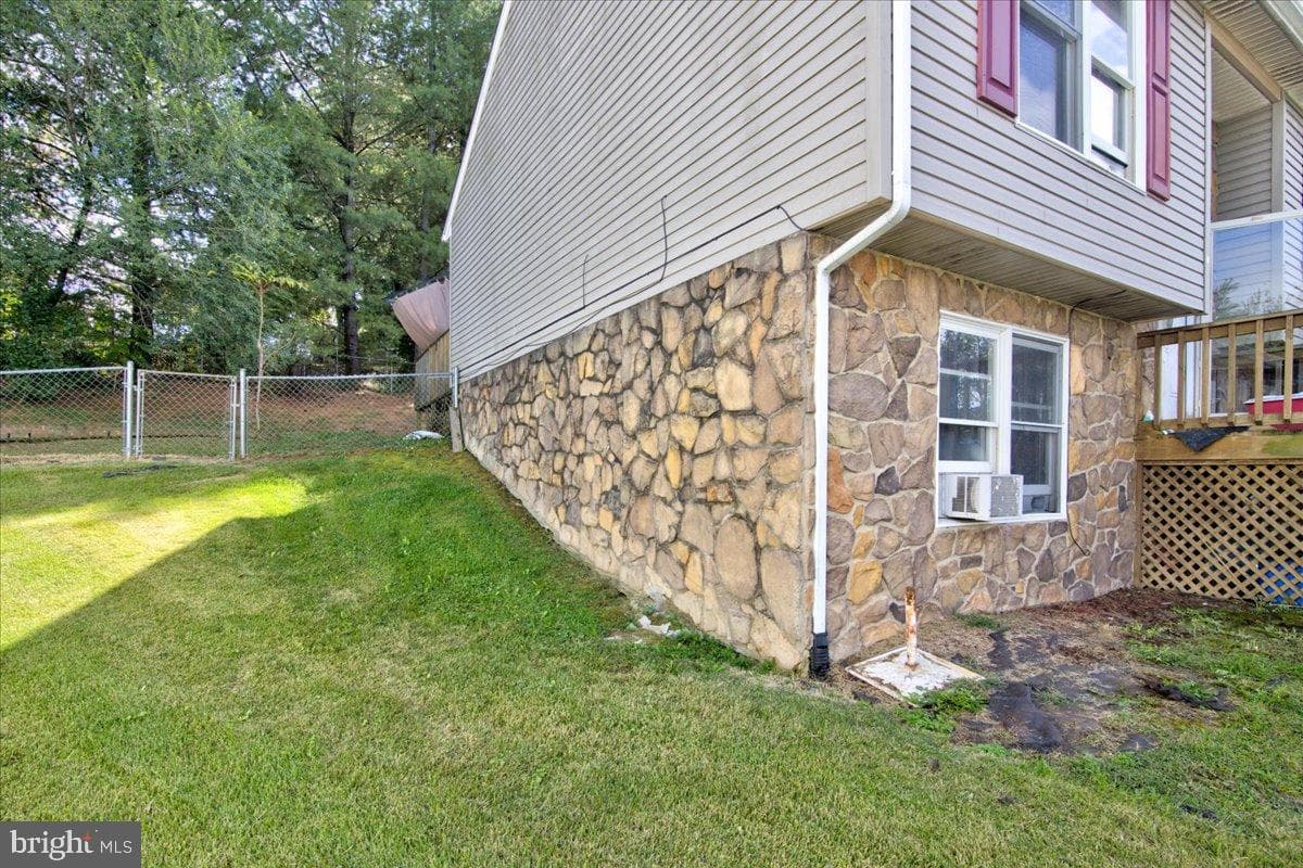 344 Elm Street photo 26