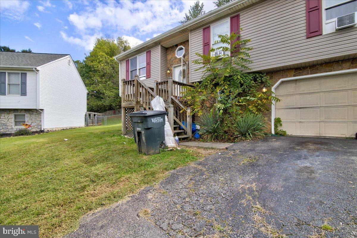 344 Elm Street photo 3