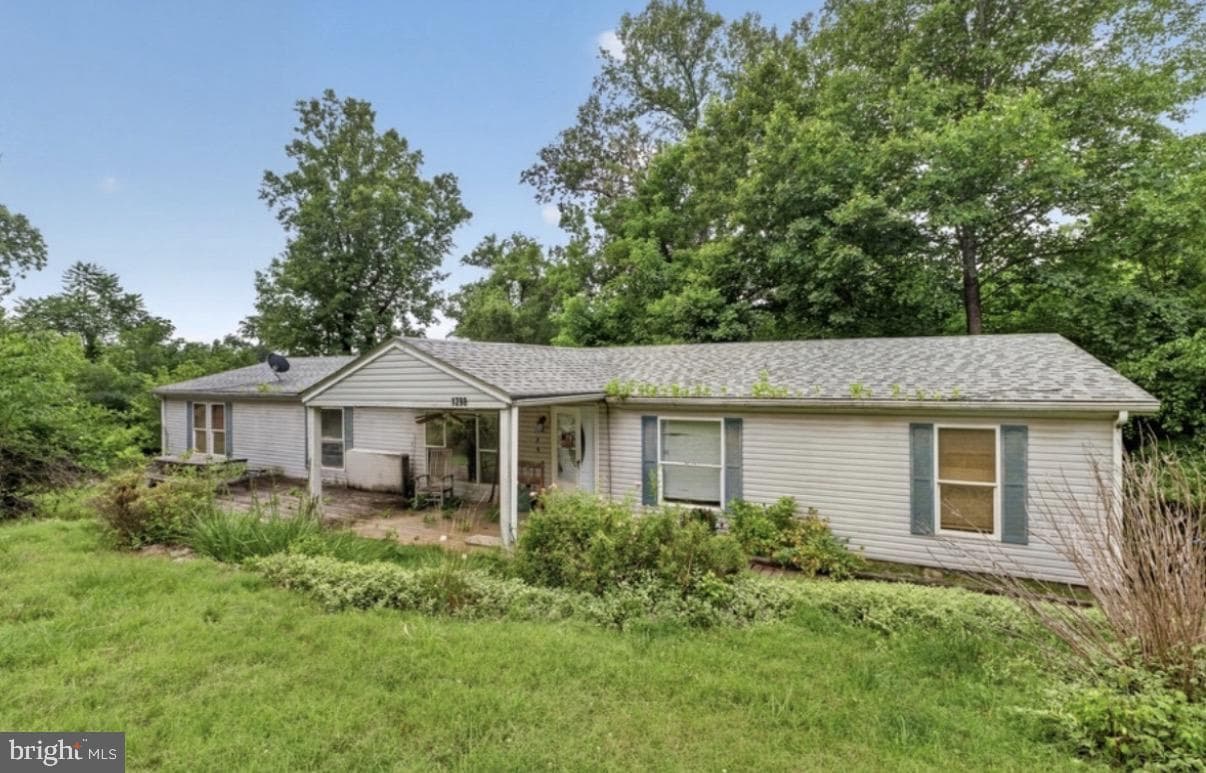 1298 Walnut Shell Dr, Vinton