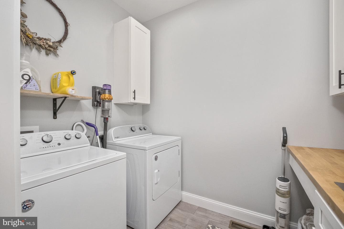 303 Bartley Street photo 32
