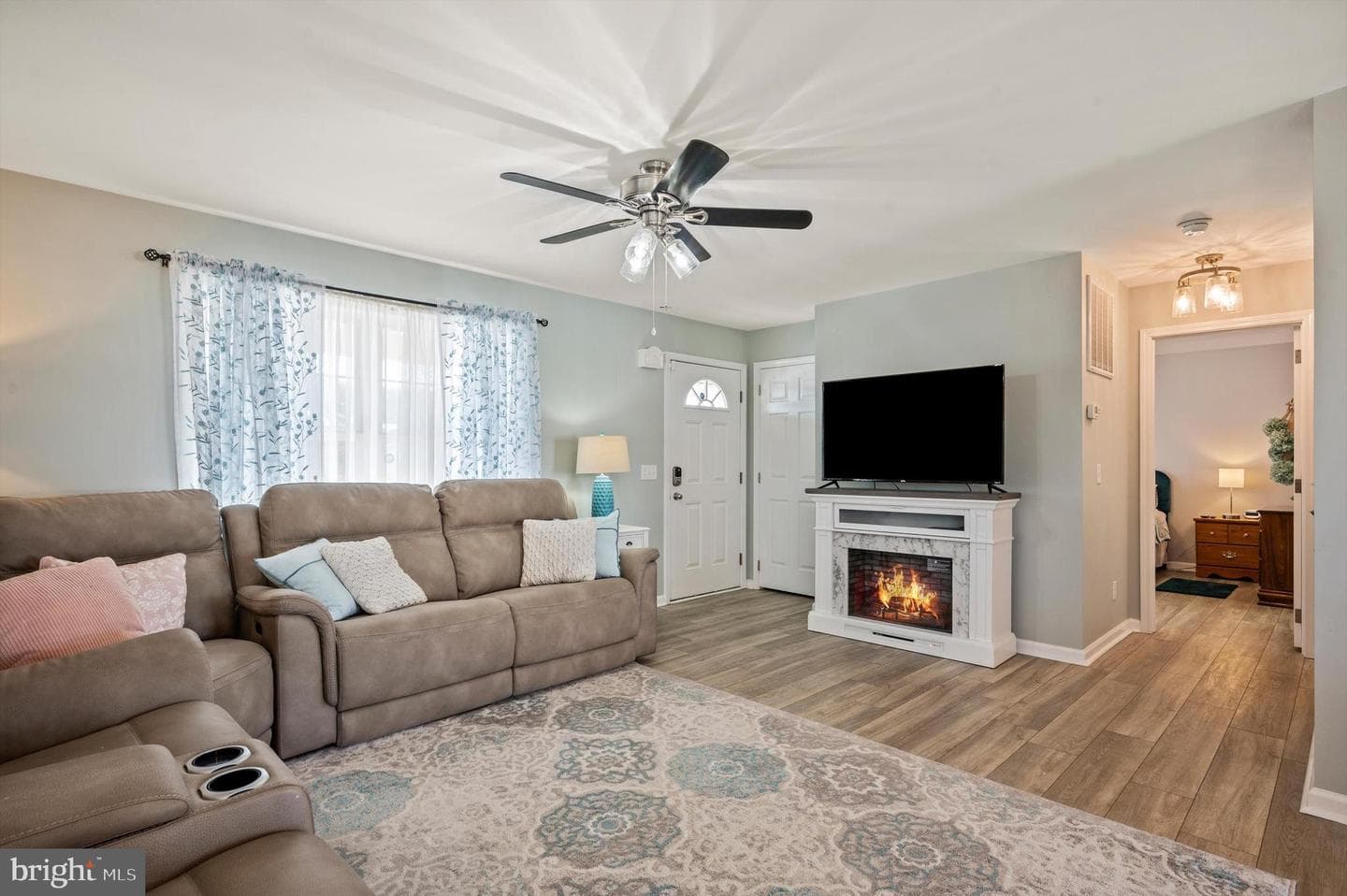 4470 Wiltshire Street photo 6