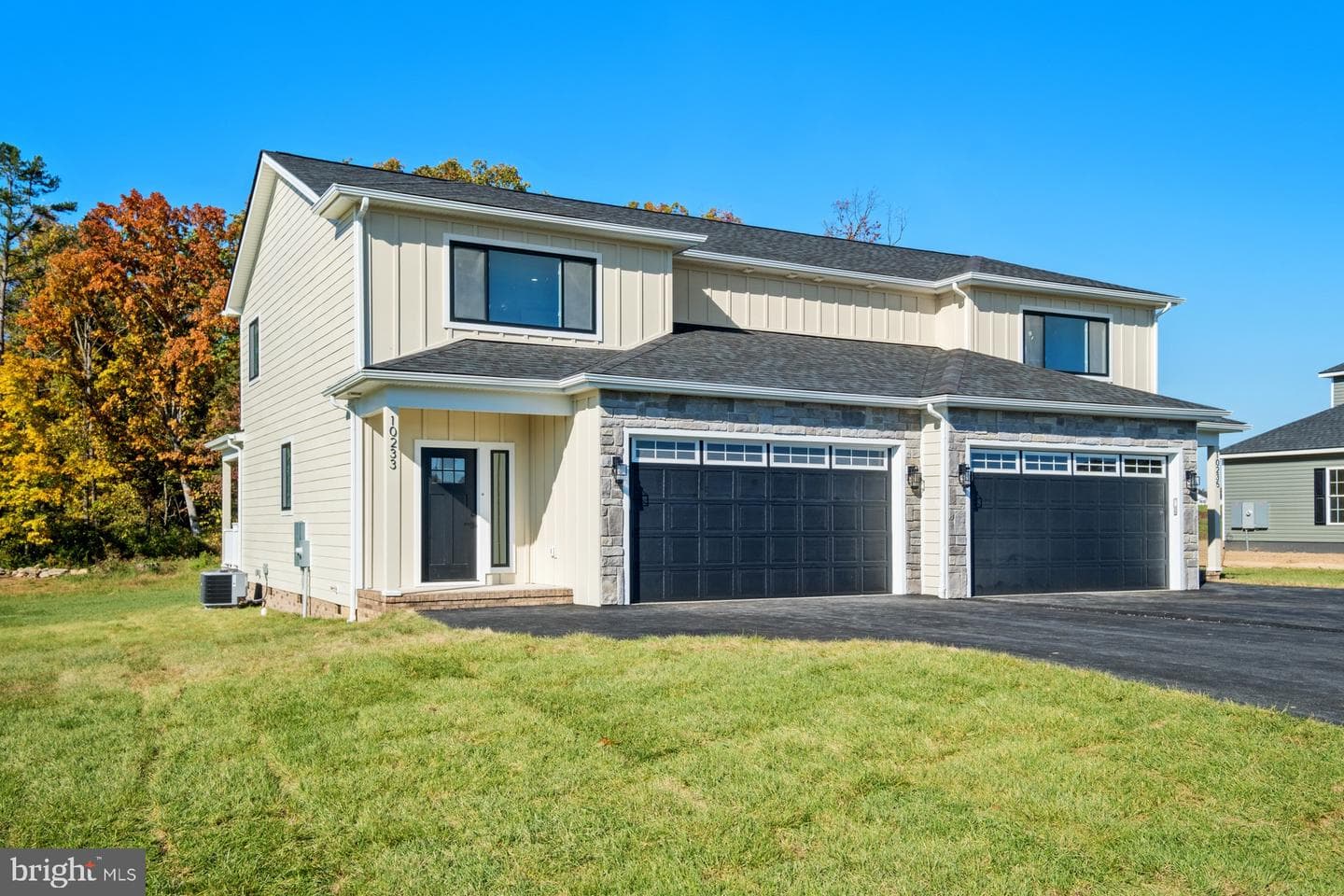 10233 Dalmatian Dr photo 2