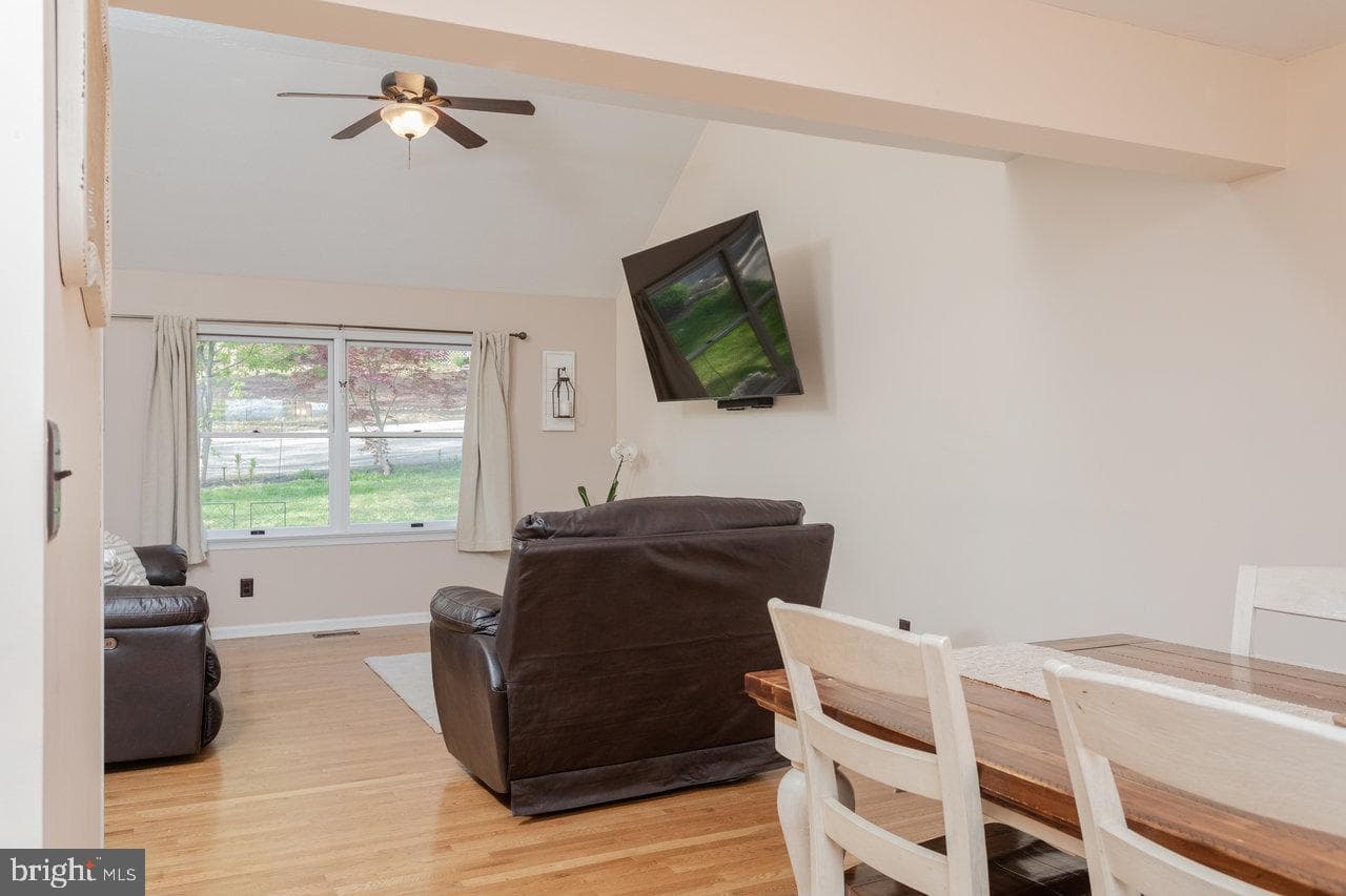 588 Flower Drive photo 11