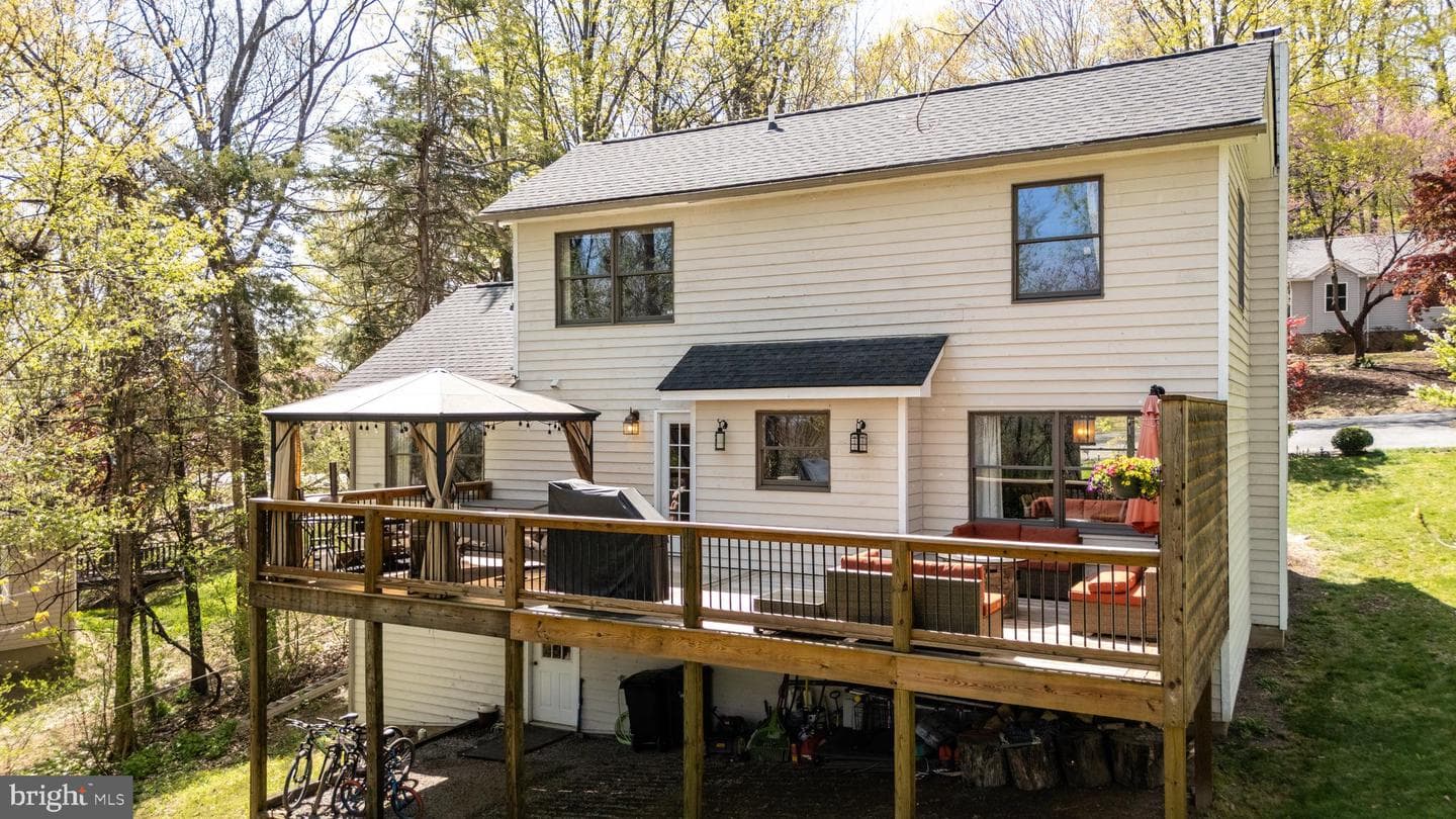 588 Flower Drive photo 2