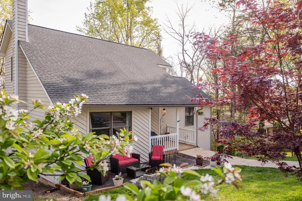 588 Flower Drive photo 4