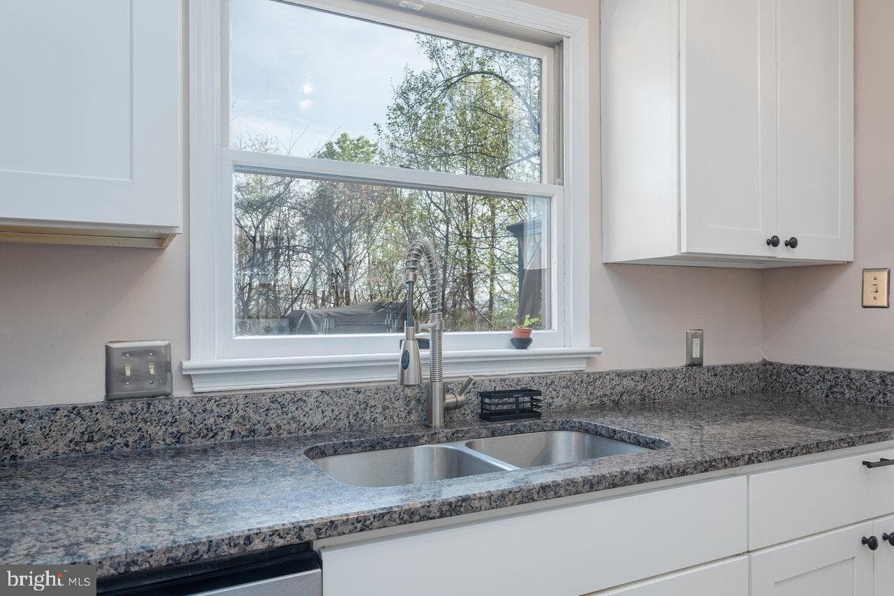 588 Flower Drive photo 6
