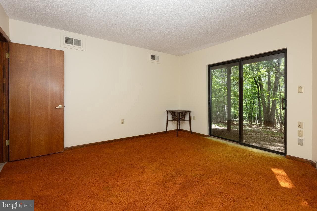 130 Congers Ln photo 27