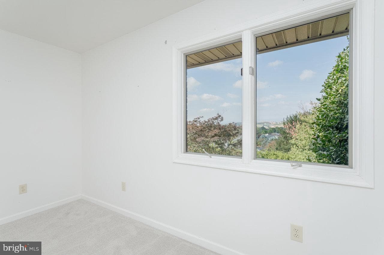 624 Erickson Avenue photo 19