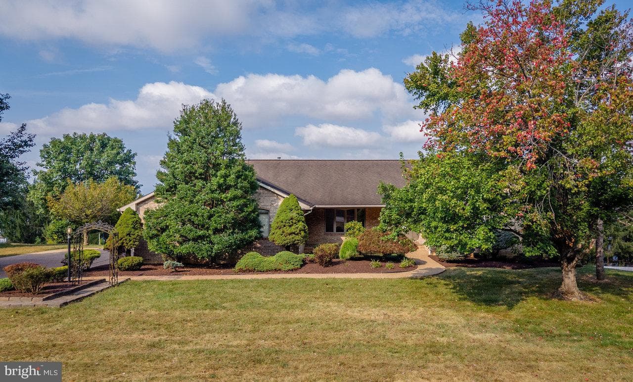 624 Erickson Avenue photo 2