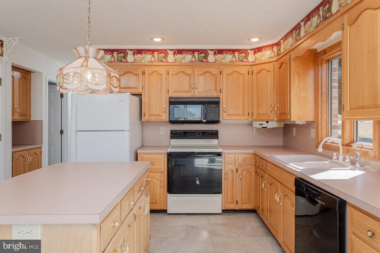 624 Erickson Avenue photo 32