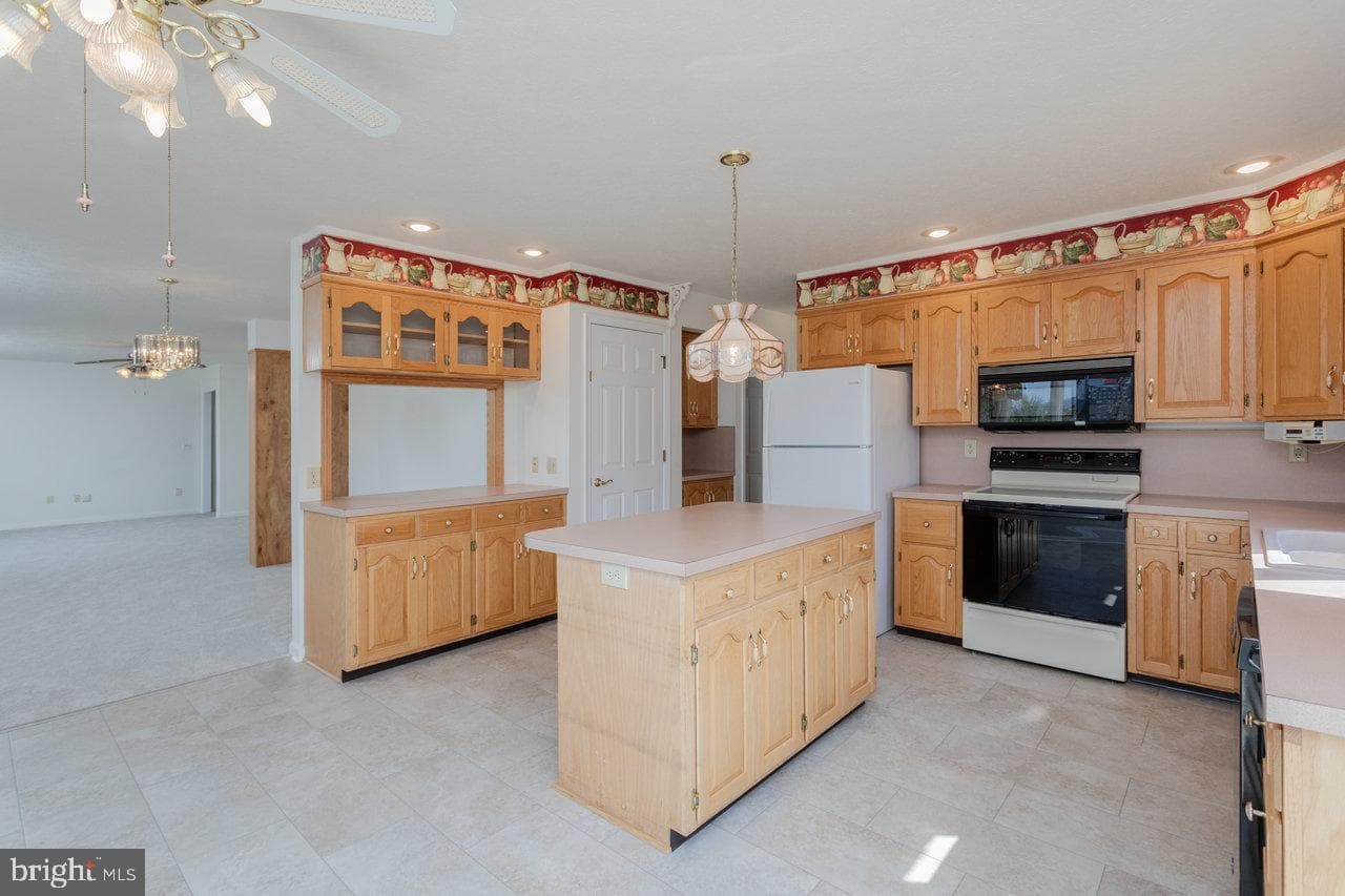 624 Erickson Avenue photo 33