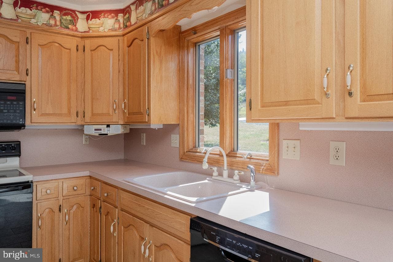 624 Erickson Avenue photo 34
