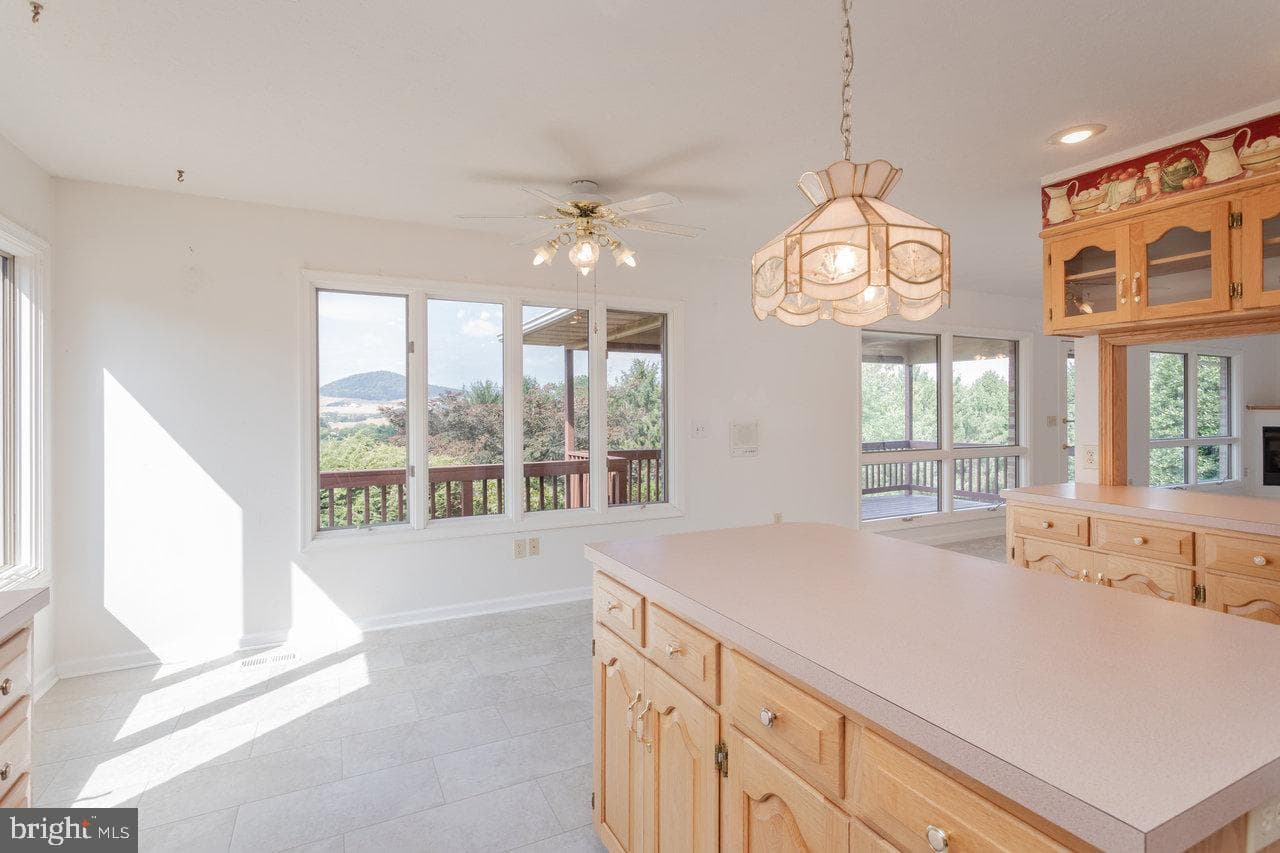 624 Erickson Avenue photo 35