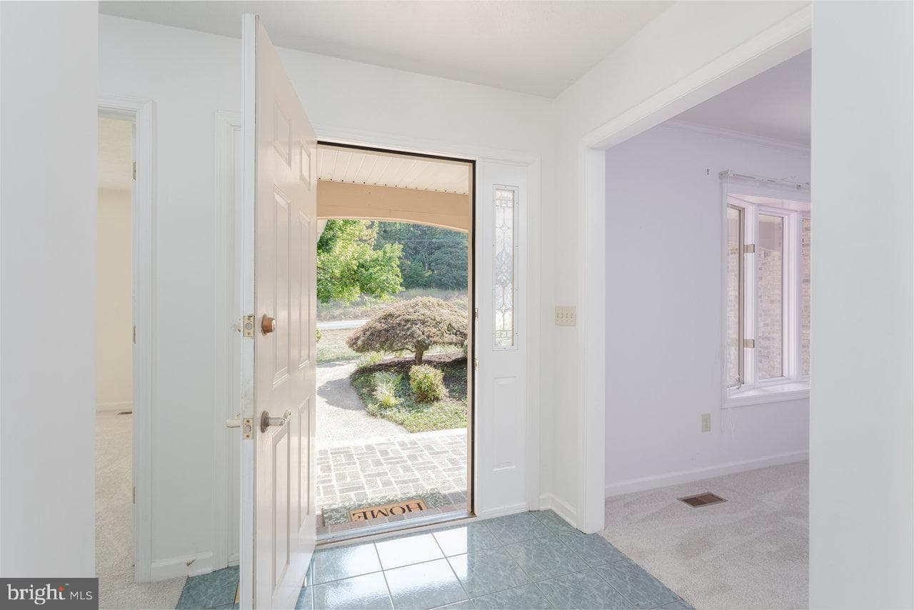 624 Erickson Avenue photo 4