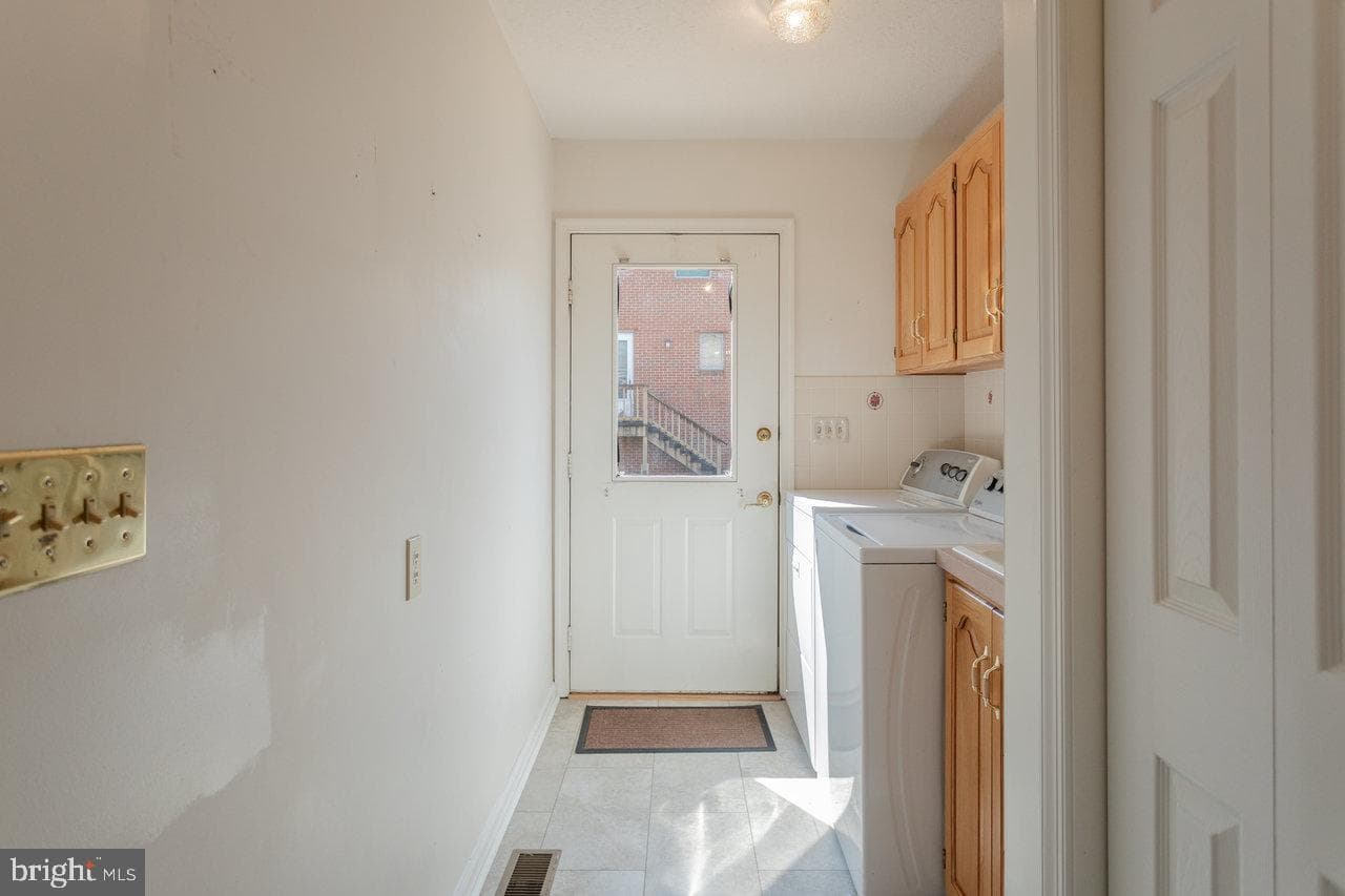 624 Erickson Avenue photo 40