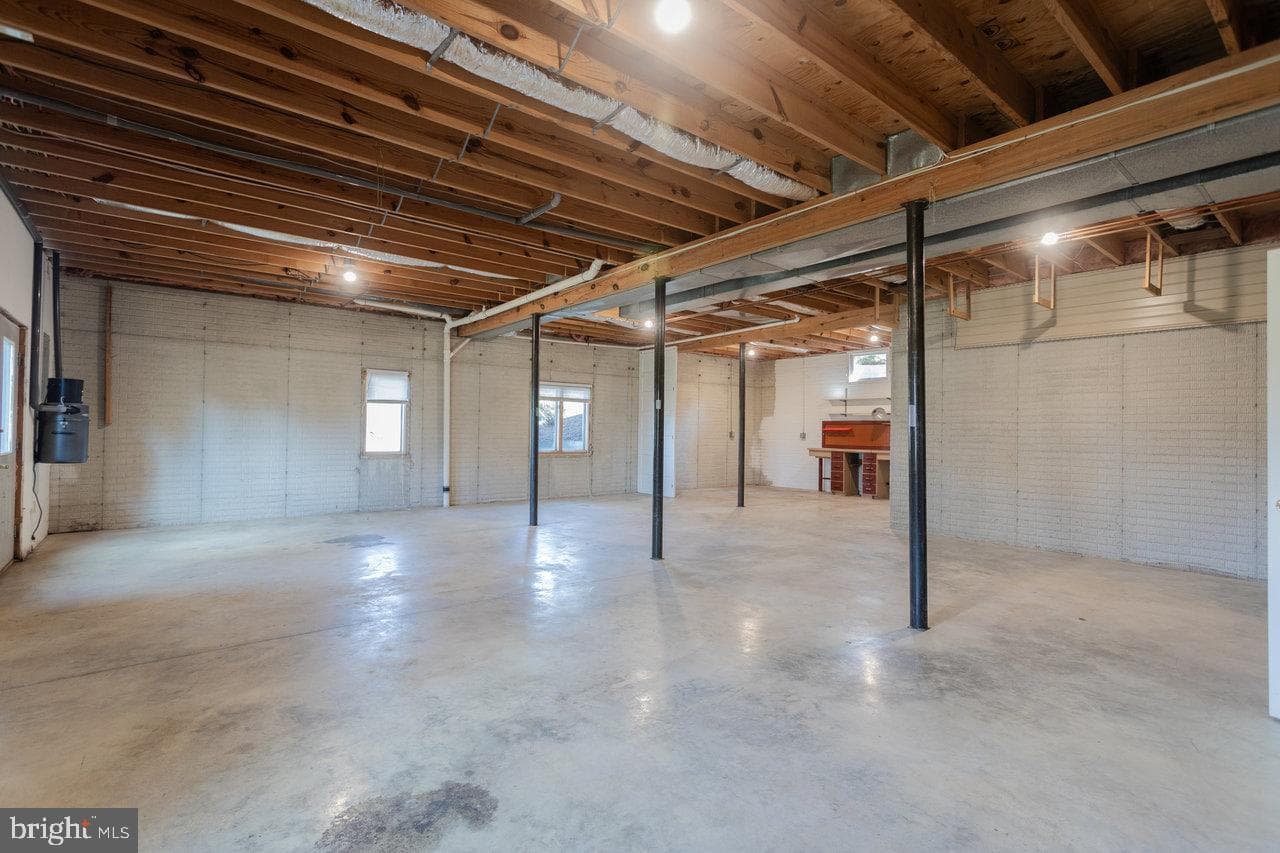 624 Erickson Avenue photo 48