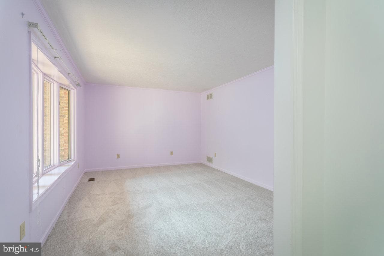 624 Erickson Avenue photo 5