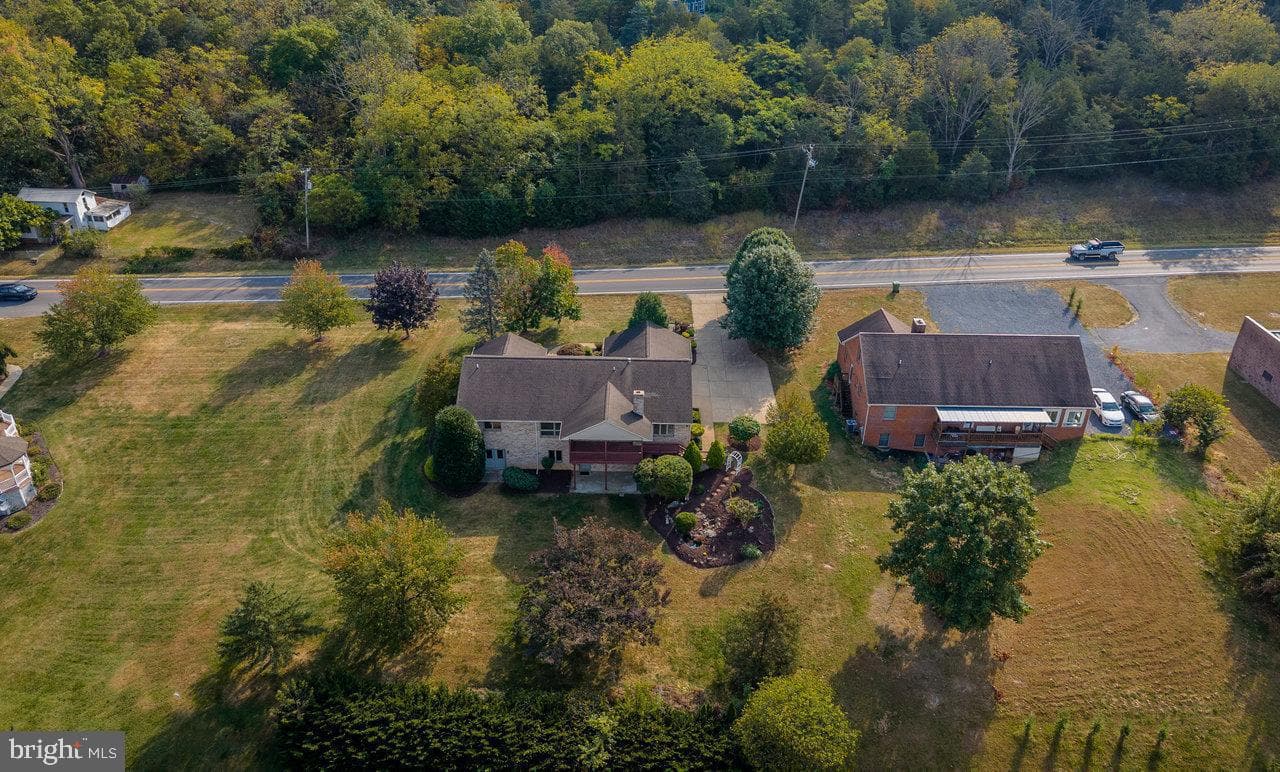 624 Erickson Avenue photo 63