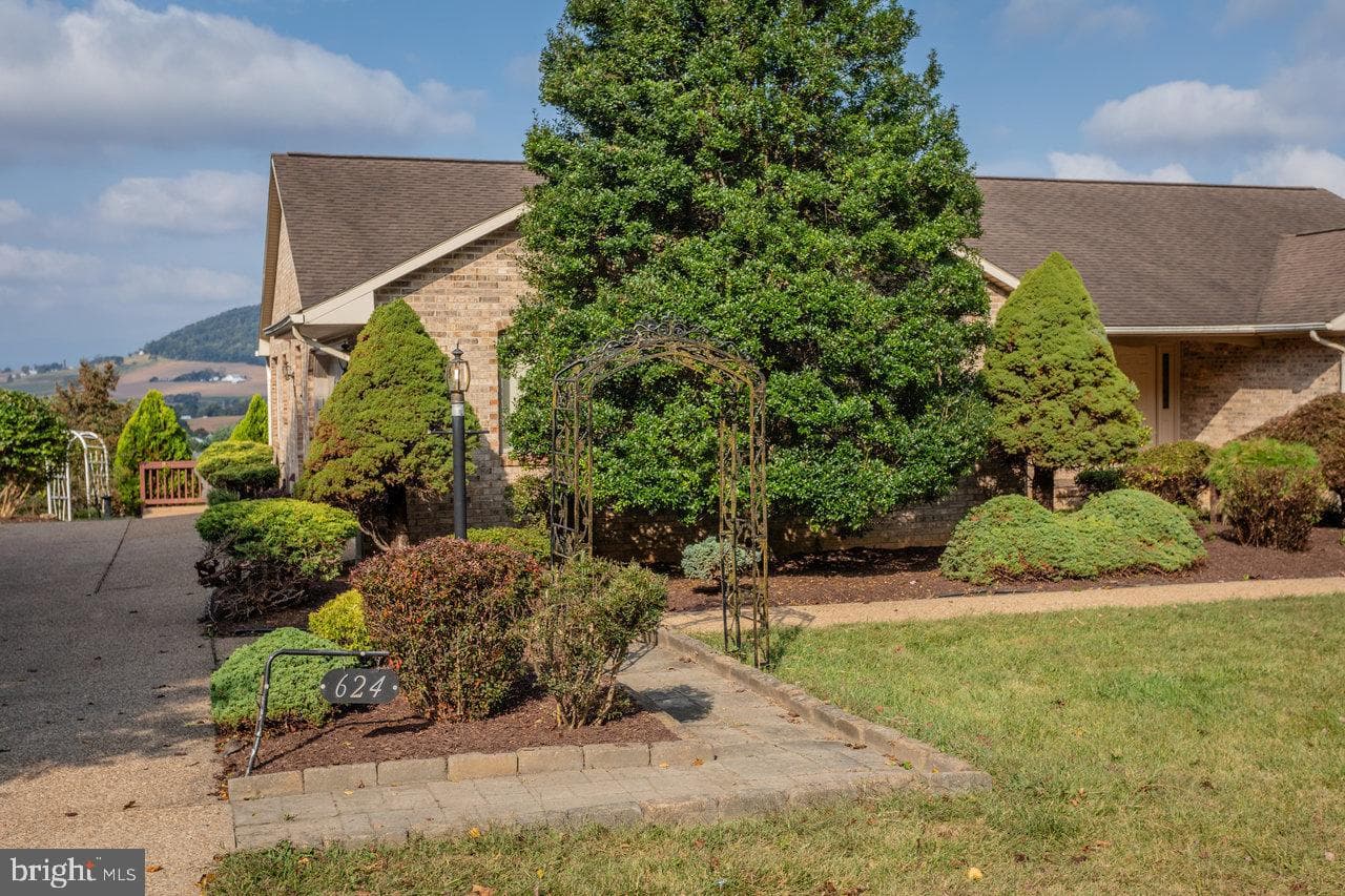 624 Erickson Avenue photo 78