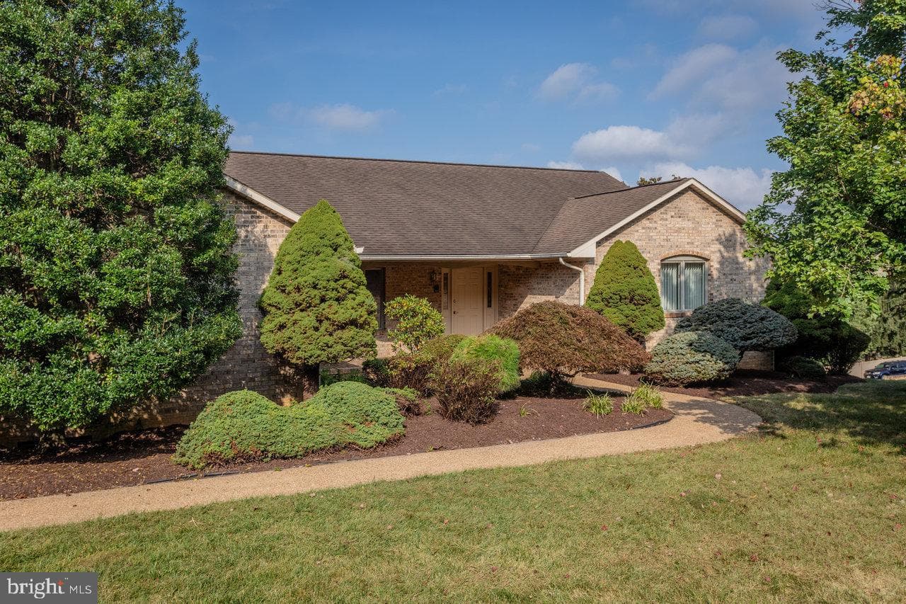 624 Erickson Avenue photo 80