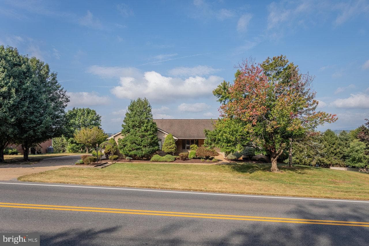 624 Erickson Avenue photo 82