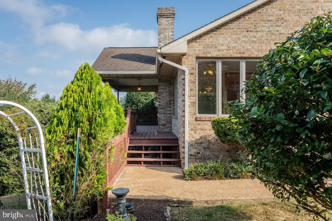 624 Erickson Avenue photo 86