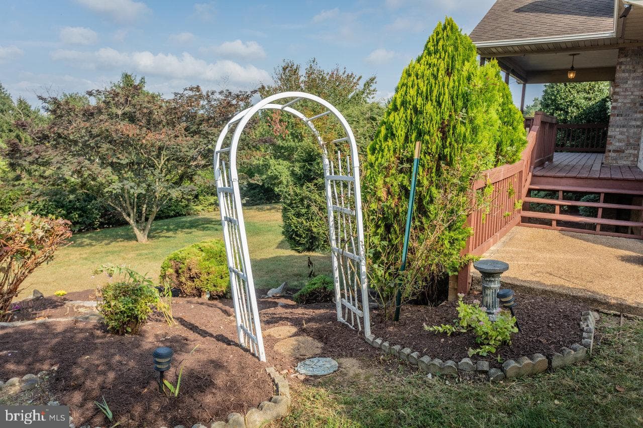 624 Erickson Avenue photo 87