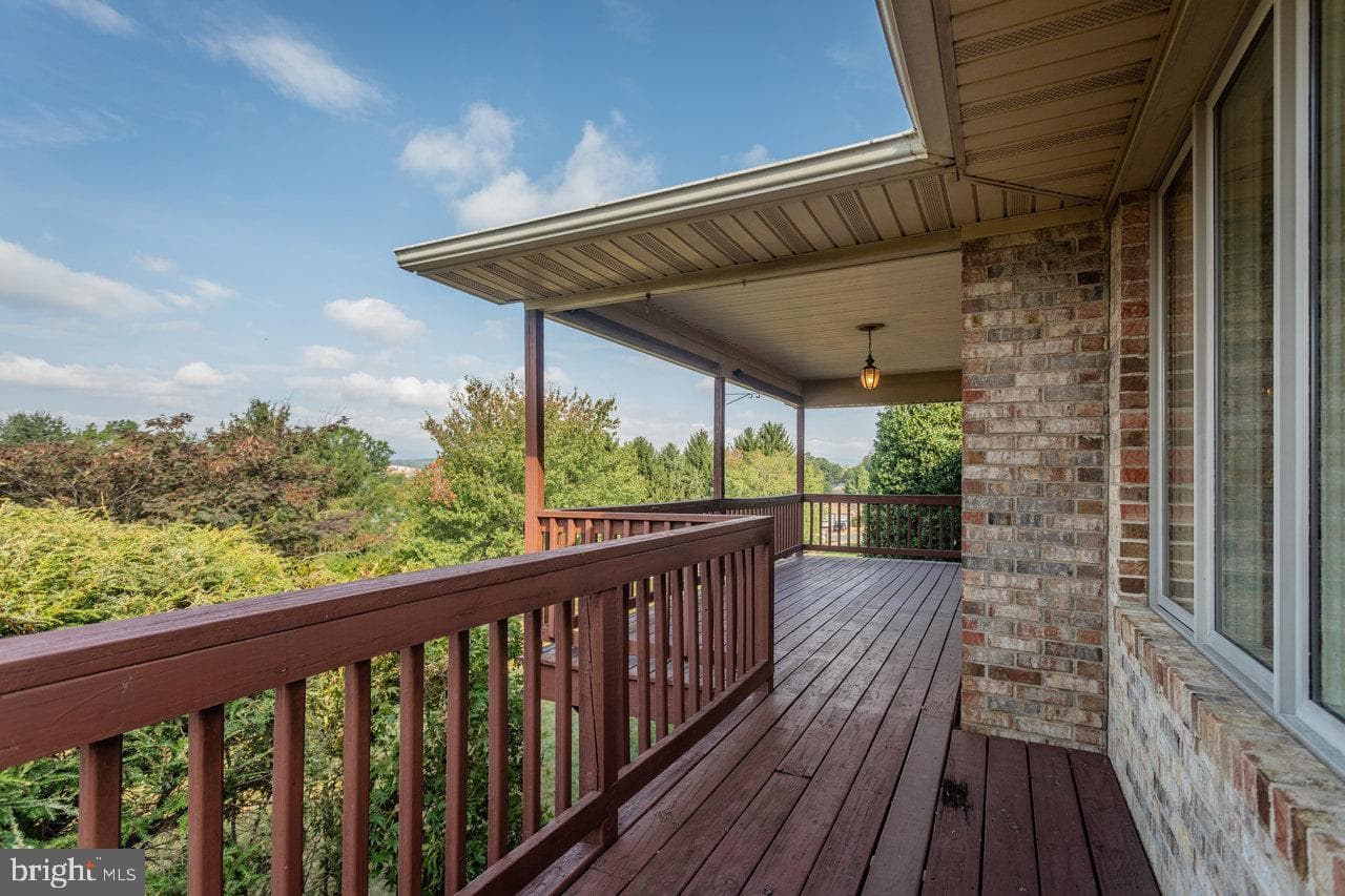 624 Erickson Avenue photo 88