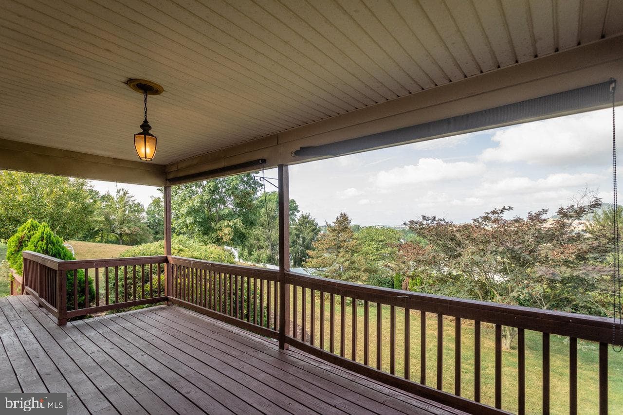 624 Erickson Avenue photo 89