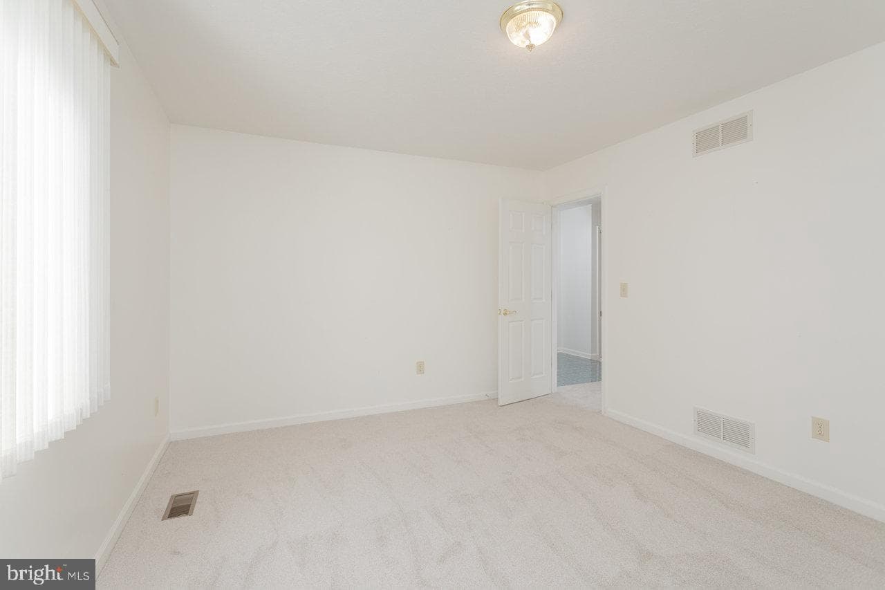 624 Erickson Avenue photo 9