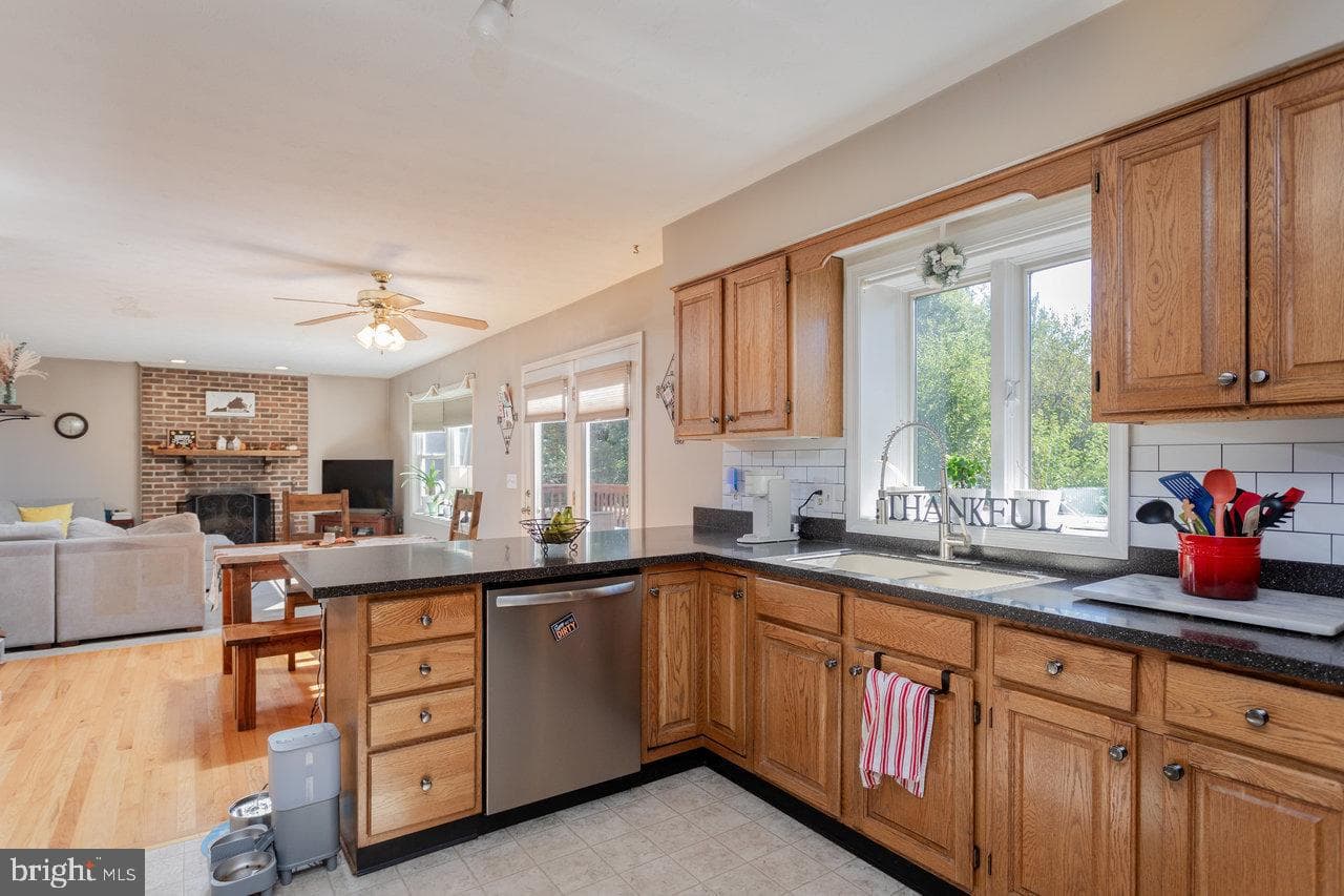 1480 Bluewater Road photo 10