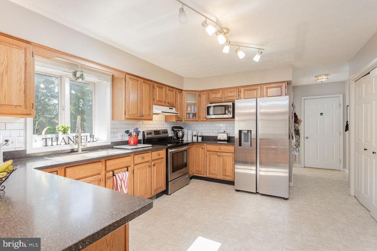 1480 Bluewater Road photo 8