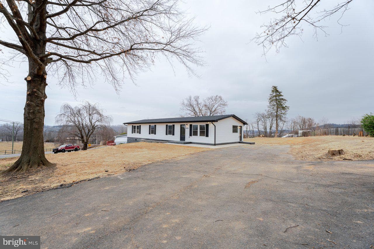 3098 Layman Trestle Road photo 2