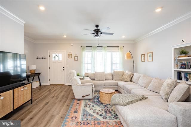 1091 Bluemoon Drive photo 3