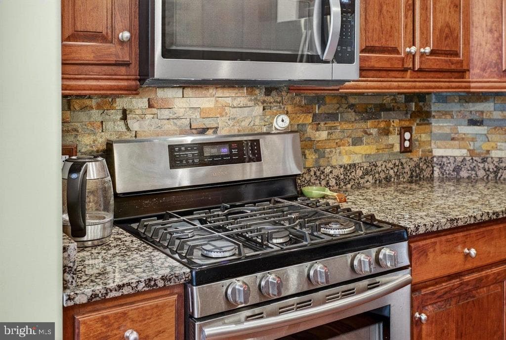 580 Regiment Road photo 11