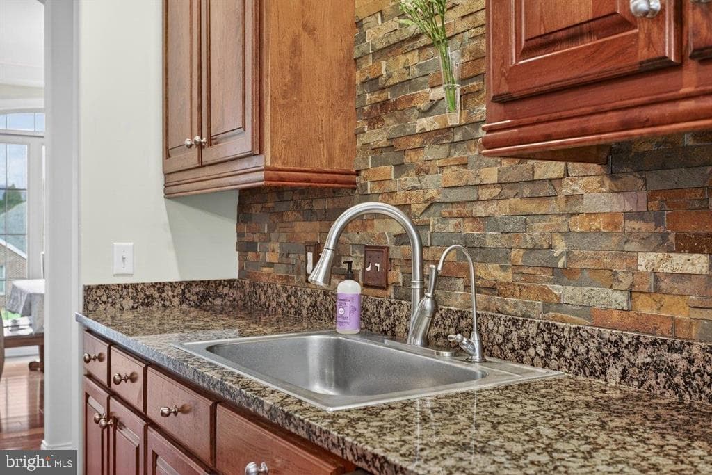 580 Regiment Road photo 12