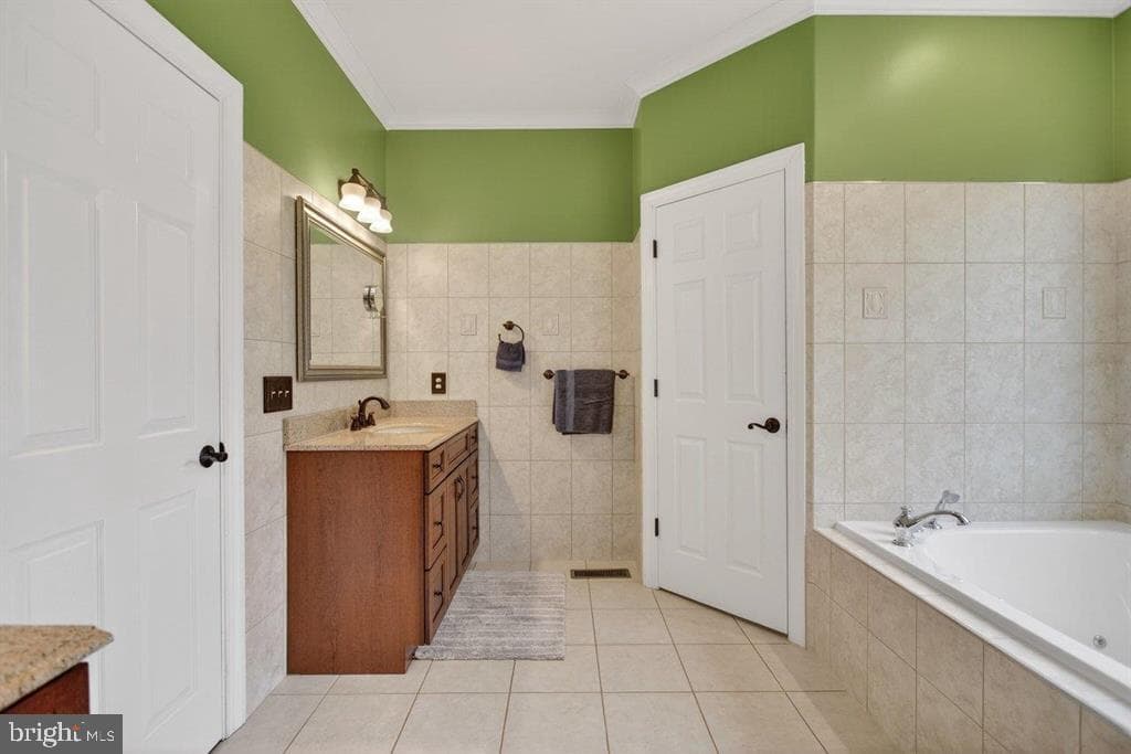 580 Regiment Road photo 31