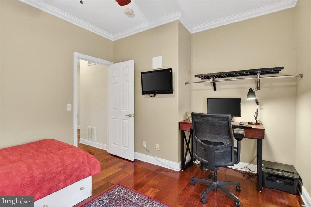 580 Regiment Road photo 38